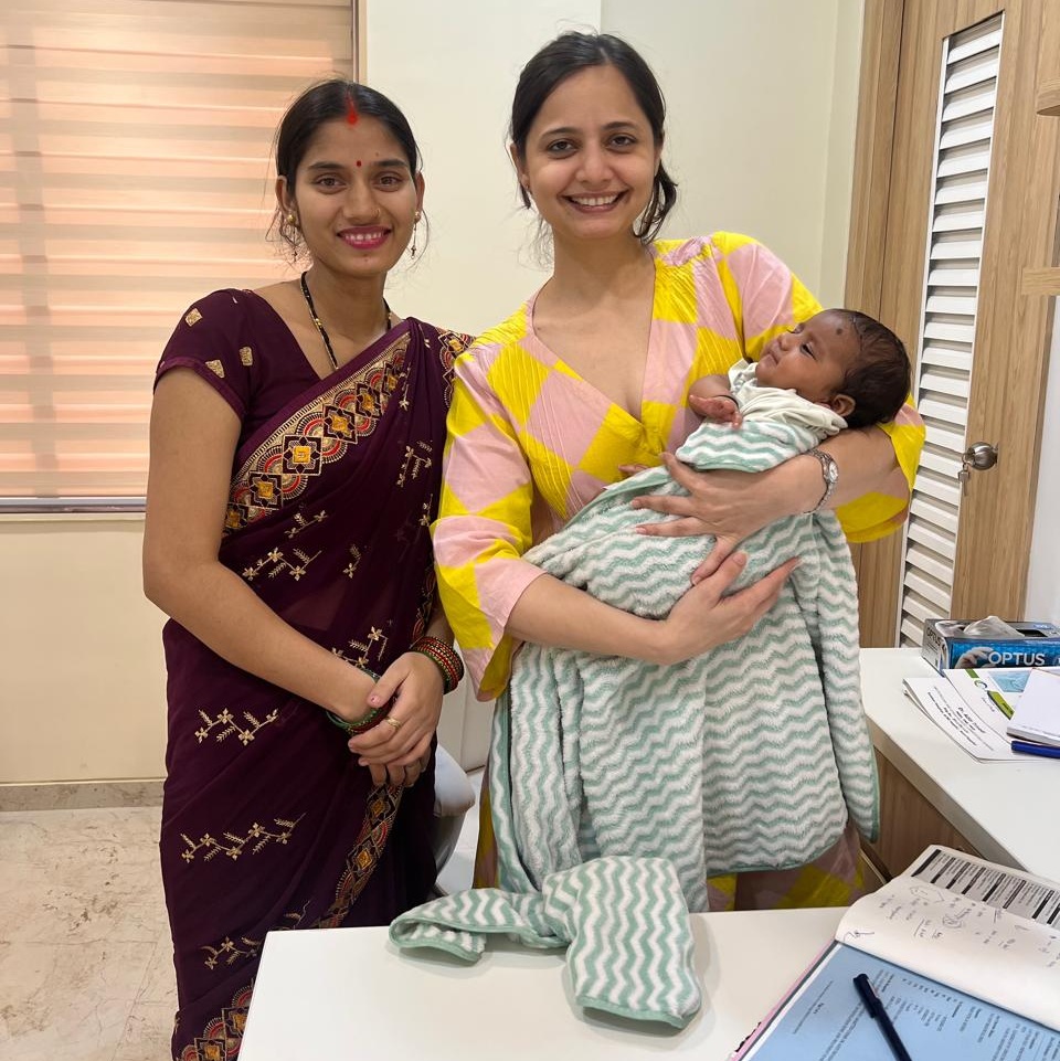 Dr. Aditi Trivedi- The best gynecologist and Obstetrician in Chembur with her patient.
