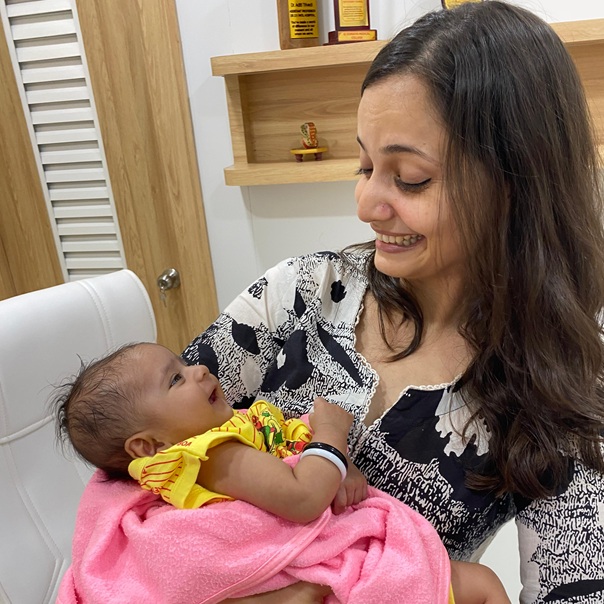 Dr. Aditi Trivedi- The best gynecologist and Obstetrician in Chembur with her patient.